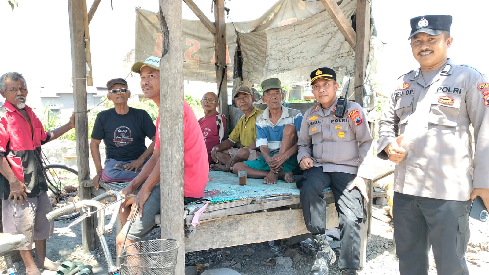 Cegah Api Muncul di Sawah dan Kebun, Polsek Adiwerna Turun Langsung Edukasi Warga