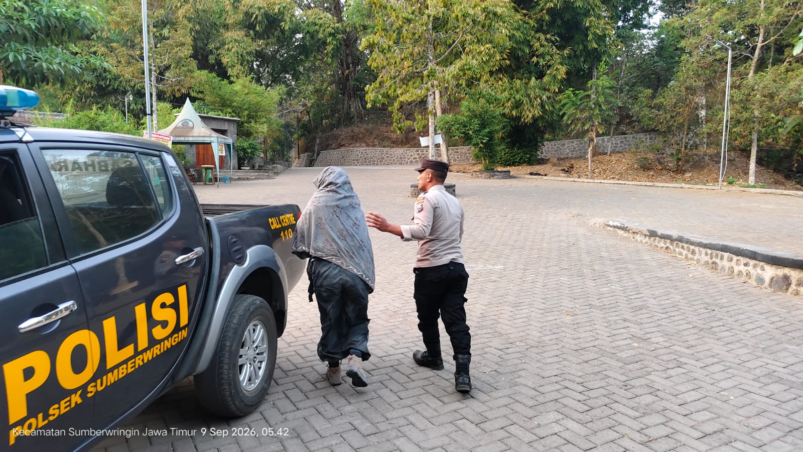 Respons Cepat Call Center 110, Polres Bondowoso Evakuasi Tiga Pendaki Gunung Raung