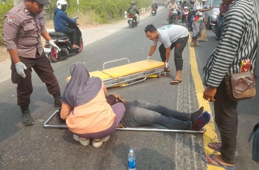 Gagal Menyalip, Motor Tabrak Truk Trailer di Manyar Gresik, Satu Tewas