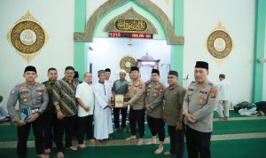 Kapolres Gresik Pererat Silaturahmi, Gelar Safari Jumat di Kawasan Pelabuhan