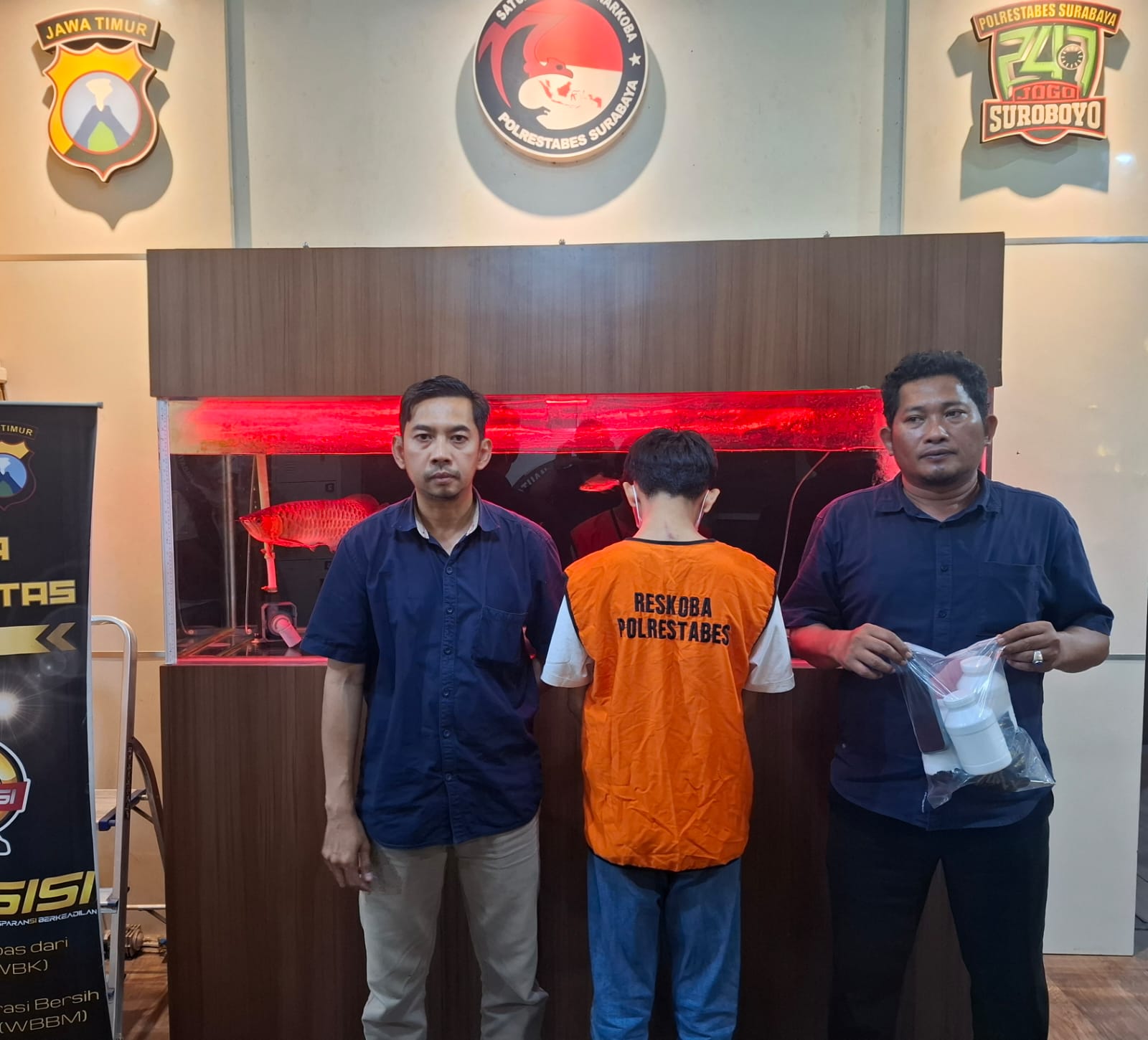 Sempat Kabur dan Diteriaki Copet, Pengedar 3.000 Pil Koplo Diciduk Polrestabes Surabaya