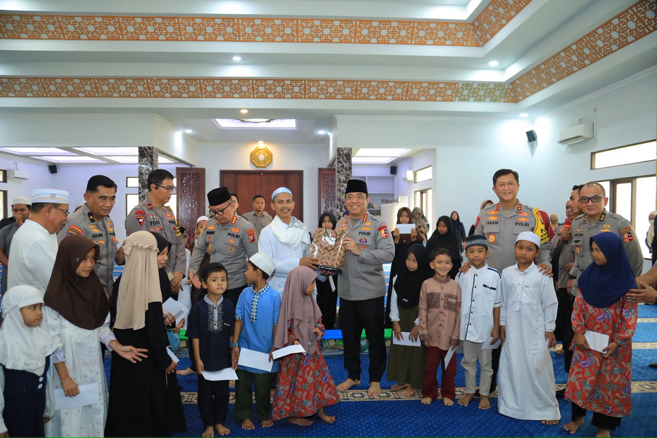 Wakapolri Dedi Prasetyo Berbagi Santunan dan Jumat Berkah di Masjid Natabel Jannah