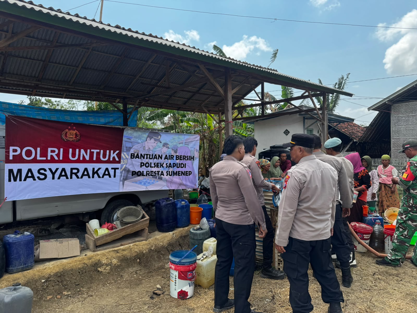 Polresta Sumenep Peduli Kekeringan, 440 KK di Gendang Barat Terima Bantuan Air Bersih