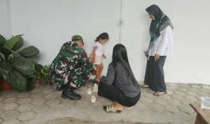Dukung Pencegahan Stunting Sejak Dini, Babinsa Koramil Garum Mendampingi Kegiatan Posyandu
